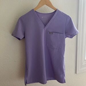 Figs Catarina one-pocket scrub top - lavender dew.